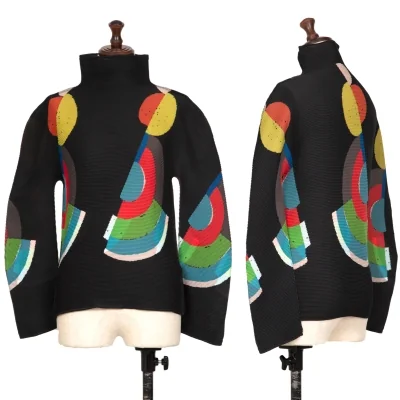 ISSEY MIYAKE me Geometric Printed Stretch Pleats T Shirt