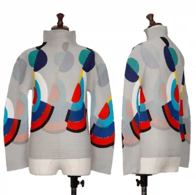 ISSEY MIYAKE me Geometric Printed Stretch Pleats T Shirt