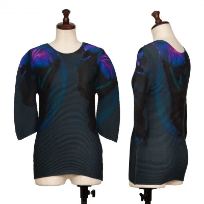 ISSEY MIYAKE me Printed Stretch Pleats T Shirt