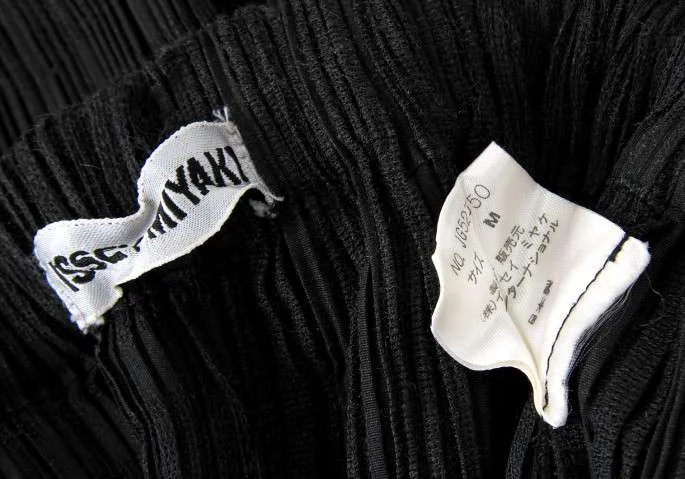見逃し厳禁！おトクな イッセイミヤケISSEY MIYAKE プリーツフレアーデザインスカート スカート