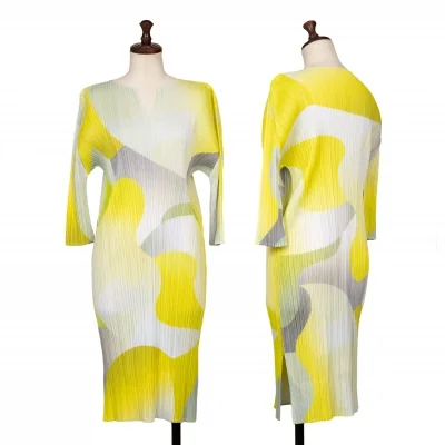 PLEATS PLEASE FLOWER YAWN Graphic Printed Tunic