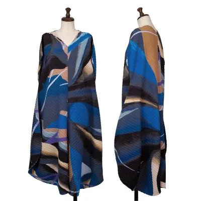ISSEY MIYAKE Graphic Printed Pleats Dress