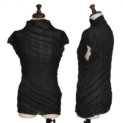 ISSEY MIYAKE Diagonal Pleats Sleeveless Shirt