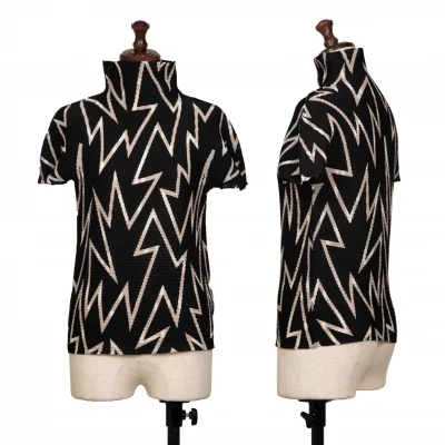 ISSEY MIYAKE me Printed Stretch Pleats T Shirt