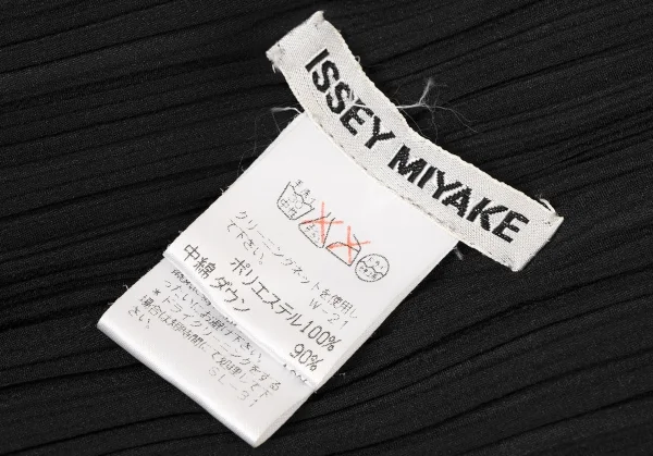 ISSEY MIYAKE Pleated Down Stole K-134209_010