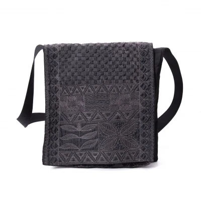 ISSEY MIYAKE HaaT TaMaSHa Embroidery Design Shoulder Bag