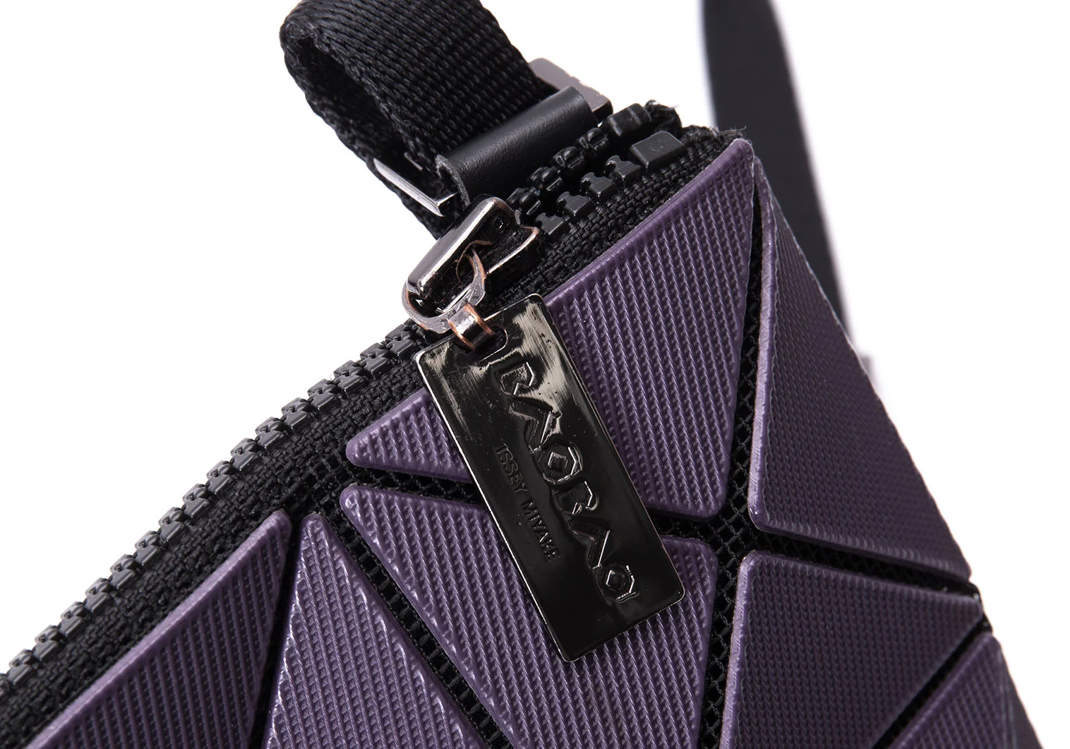 BAO BAO ISSEY MIYAKE LUCENT TWILL Shoulder Bag Purple | PLAYFUL