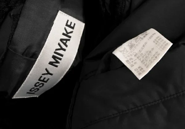 ISSEY MIYAKE Back Belt Fur Padded Coat K-135217_020