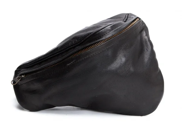 ISSEY MIYAKE Triangle Leather Crossbody Bag K-137070_002