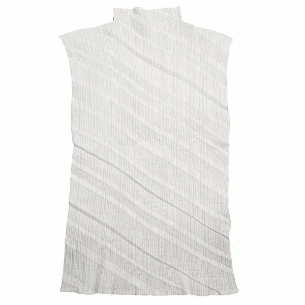 イッセイミヤケISSEY MIYAKE プリーツハイネックノースリーブ 紺