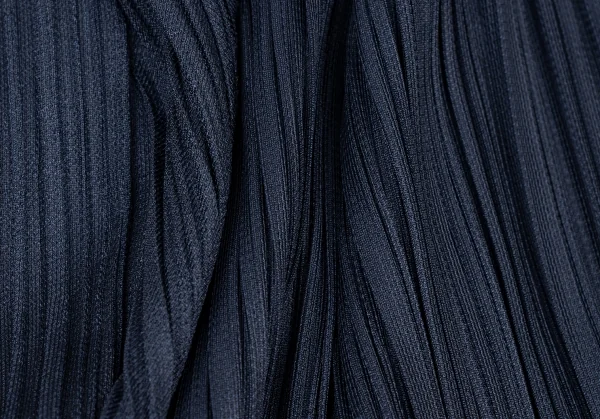 PLEATS PLEASE Dropped Crotch Crop Pants K-138490_009
