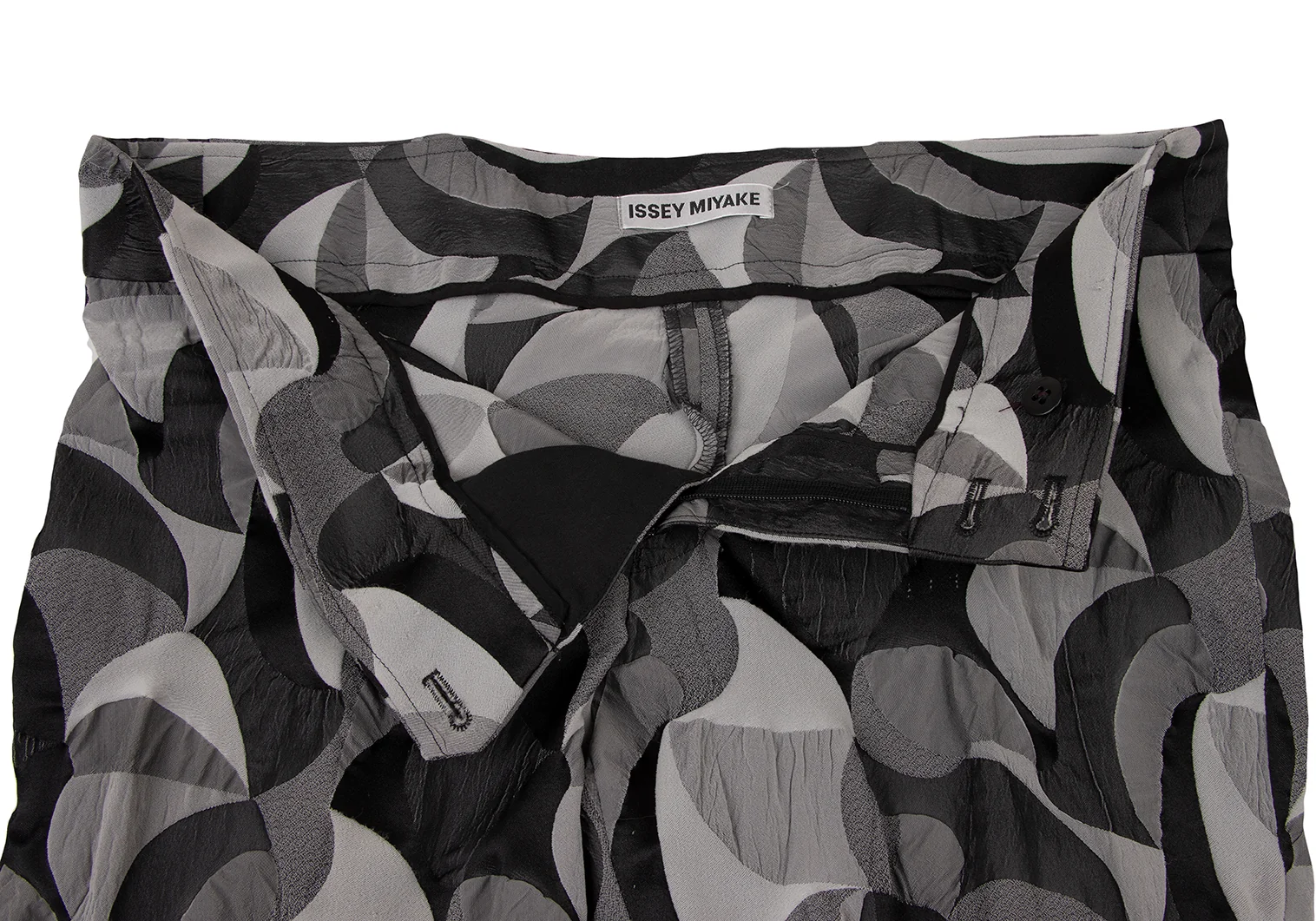 ISSEY MIYAKE me 幾何学模様 サルエルパンツ ISSEY MIYAKE me 幾何学模様 サルエルパンツ ISSEY MIYAKE me