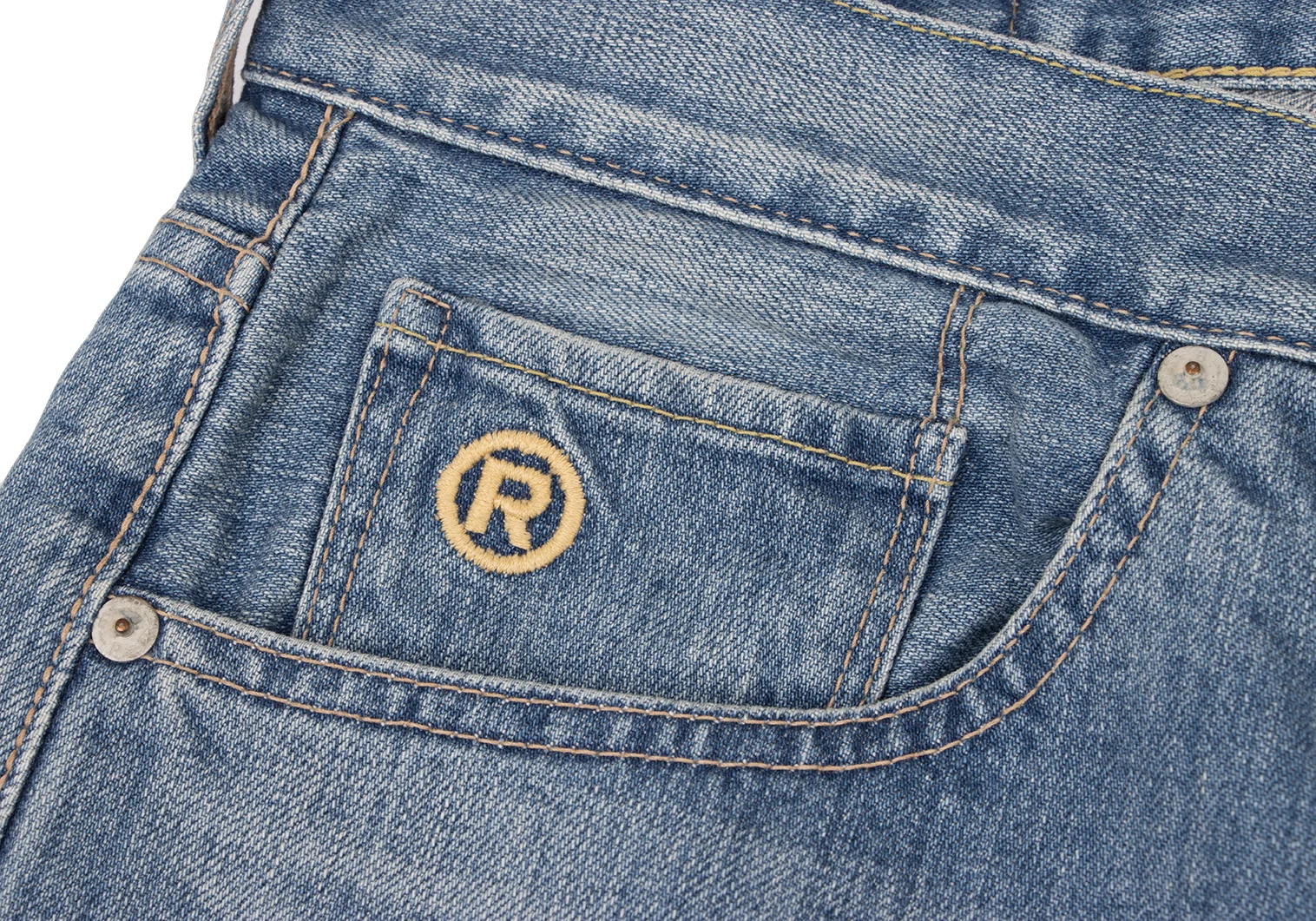 アベイシングエイプA BATHING APE バックポケット刺繍デザイン