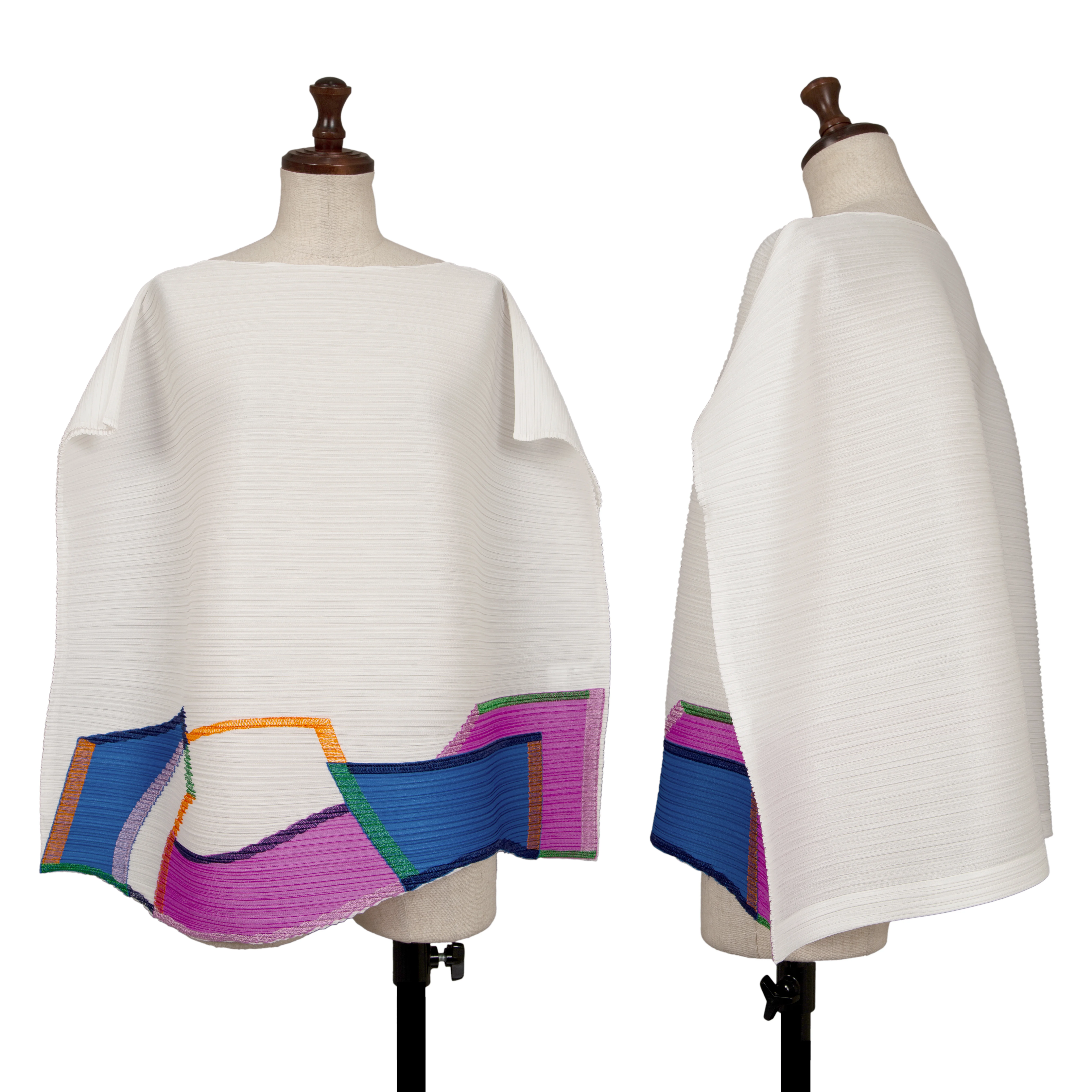 PLEATS PLEASE COAST Graphic Curve Embroidered Sleeveless