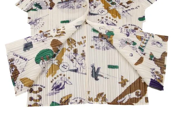 PLEATS PLEASE Graphic Print Pleated Short Sleeve Shirt K-140181_008