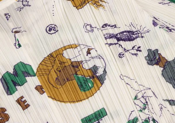 PLEATS PLEASE Graphic Print Pleated Short Sleeve Shirt K-140181_011