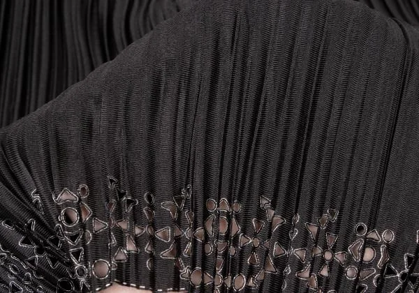 プリーツプリーズPLEATS PLEASE 裾超音波カッティングノースリーブワンピース 黒シルバー3 K-140192_011