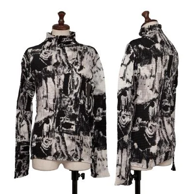 ISSEY MIYAKE Stretch Pleats Graphic Printed T-shirt