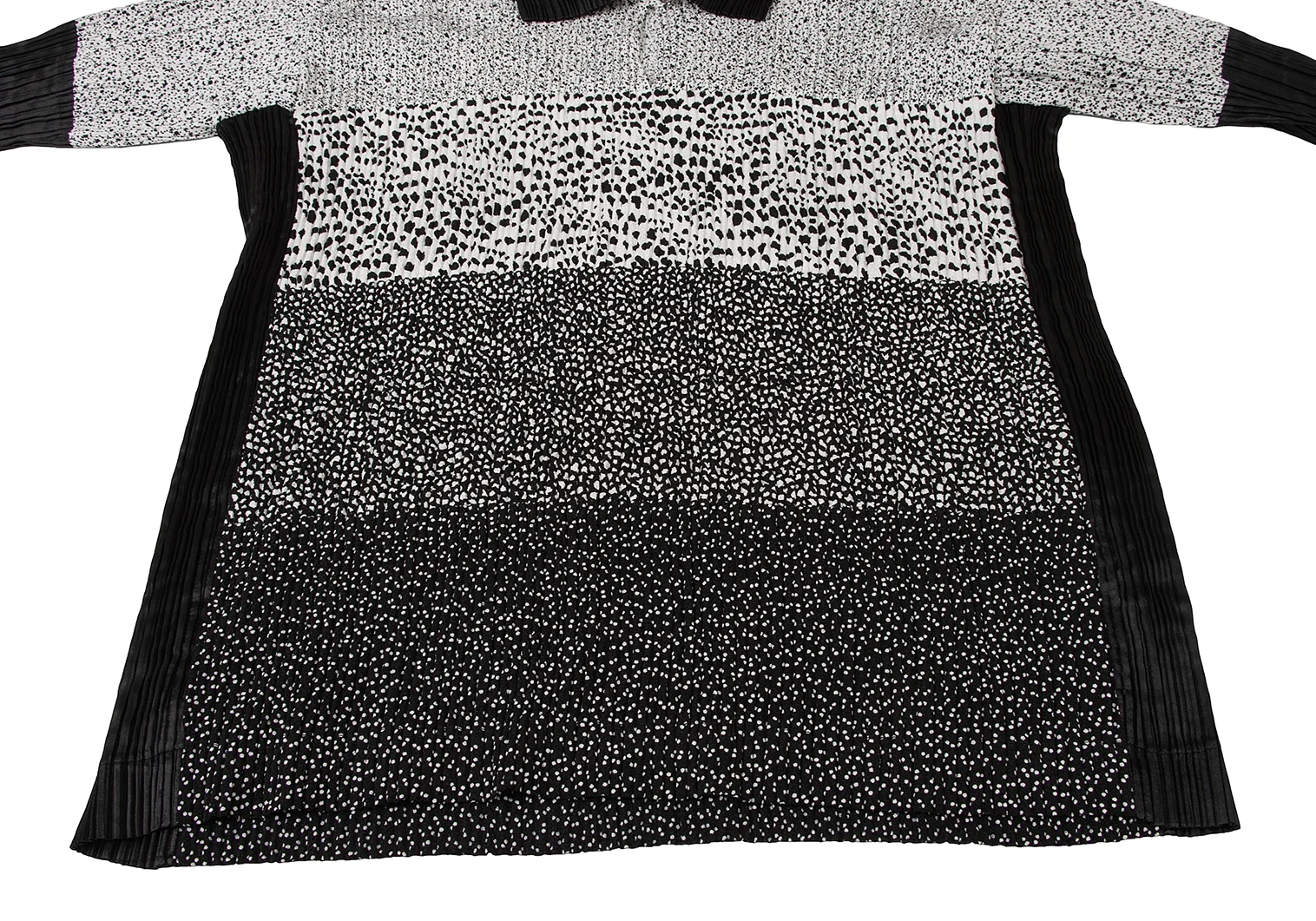イッセイミヤケISSEY MIYAKE マーブルプリントプリーツ切替スキッパーシャツ 白黒M 【レディース】 イッセイミヤケISSEY MIYAKEマーブルプリントプリーツ切替