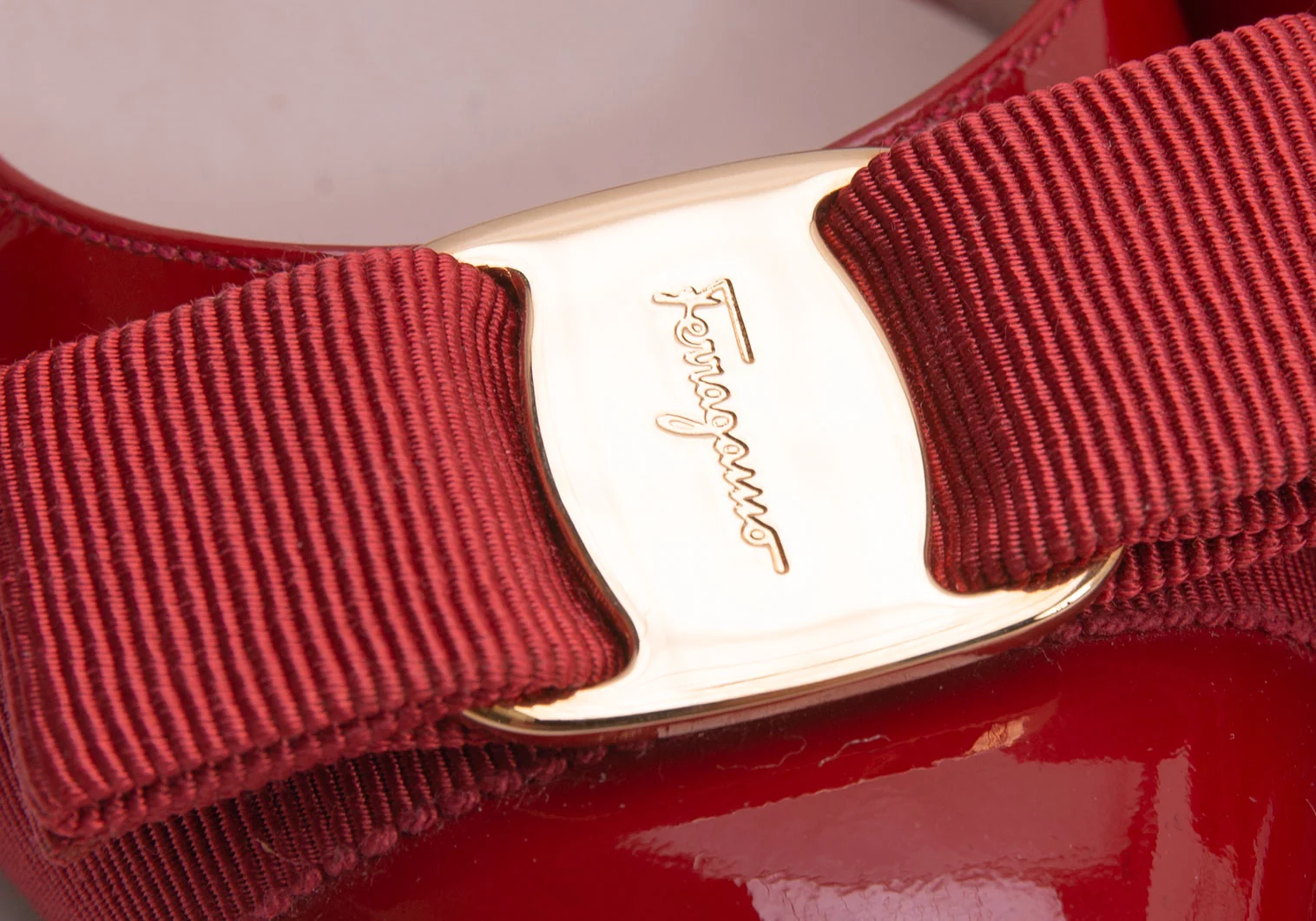 Salvatore Ferragamo 紺 リボン付きパンプス Amazon | [サルヴァトーレ フェラガモ] 靴 レディース ヴァラ