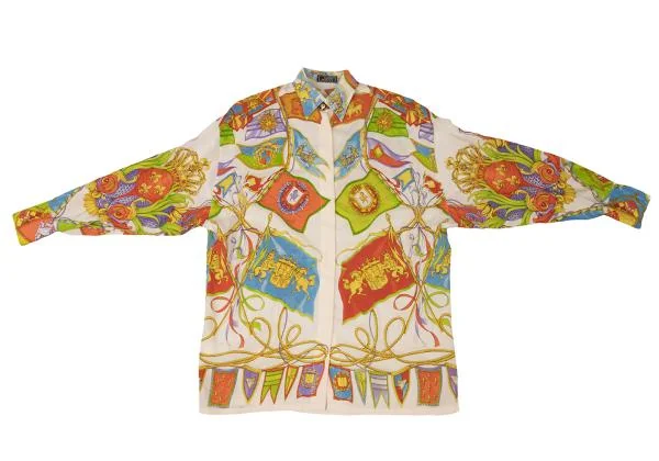 今週のおすすめ製品 ジャンニヴェルサーチGIANNI VERSACE フラッグプリントボタン トップス