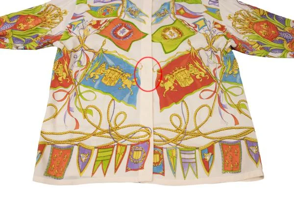ジャンニヴェルサーチGIANNI VERSACE フラッグプリントボタン