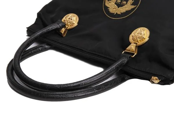 ジャンニヴェルサーチGIANNI VERSACE メデューサ刺繍切替ナイロンハンドバッグ 黒 K-147676_011