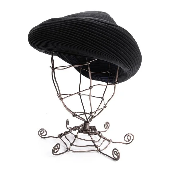 ISSEY MIYAKE Peversible Pleated Beret Black  K-151002_001