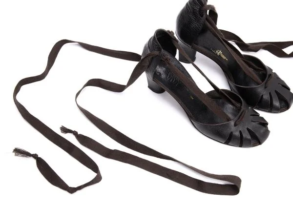 ミッシェルヴィヴィアンMICHEL VIVIEN アンクルストラップレザーヒールシューズ 焦げ茶38(24位) K-151052_012