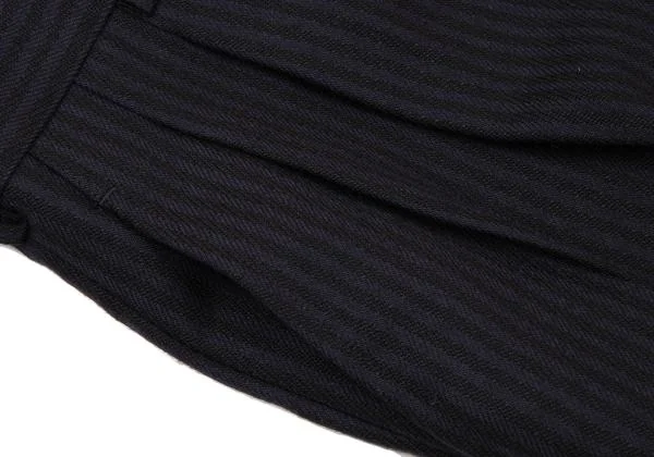 COMME des GARCONS Stripe Two Tuck Wool Shorts K-151245_007