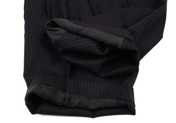 COMME des GARCONS Stripe Two Tuck Wool Shorts K-151245_009