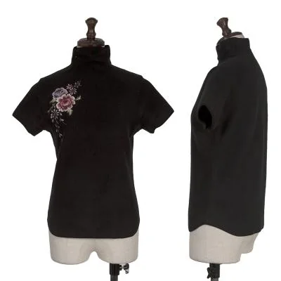 VIVIENNETAM Floral Embroidery Fleece Short Sleeve Top