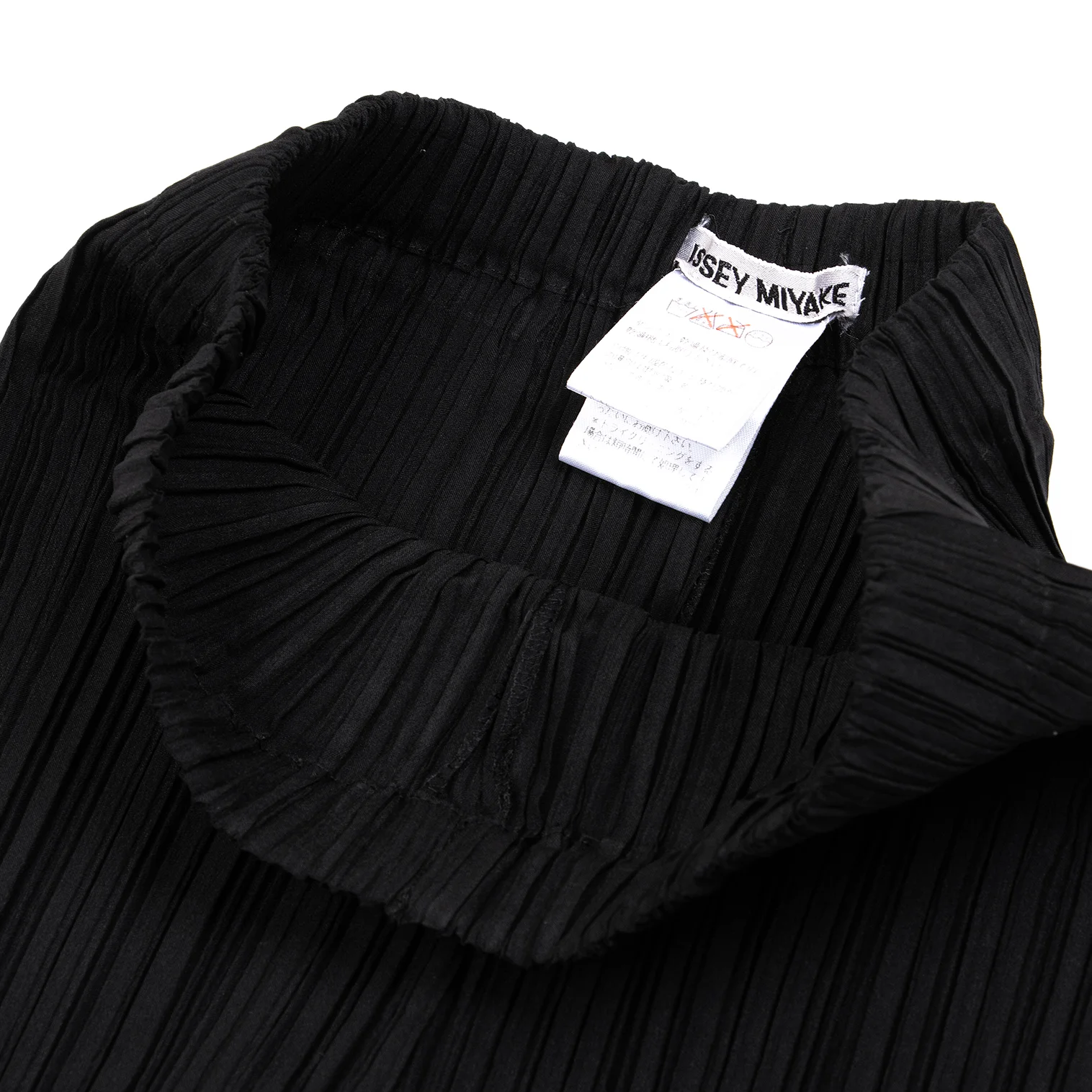 本日特別セール✨美品✨ISSEY MIYAKE ブラックプリーツパンツ イッセイミヤケISSEY MIYAKE プリーツパンツ 黒M | DCブランド