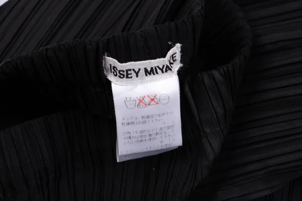 ISSEY MIYAKE Pleated Pants K-153757_009