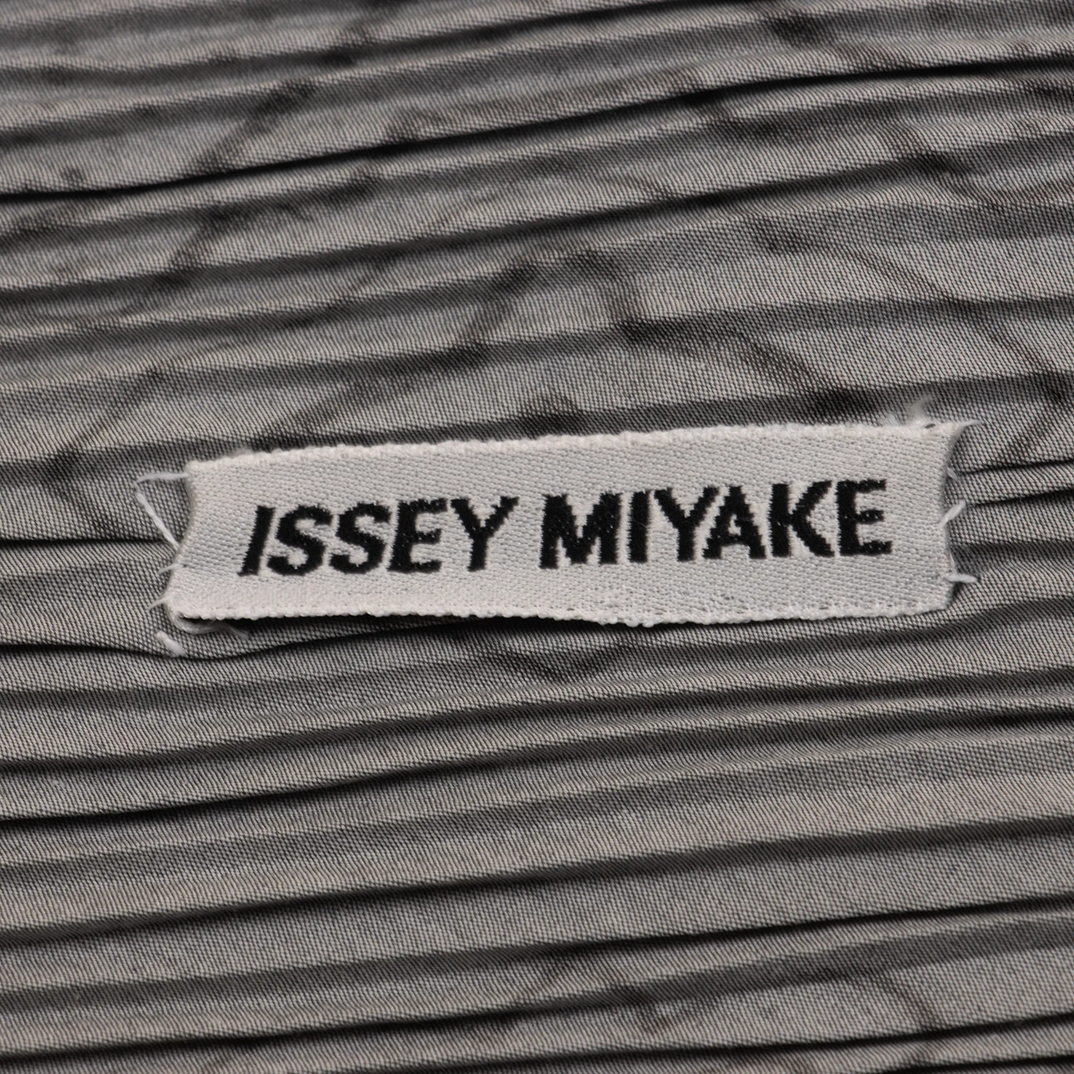 【2025年最新】海外限定の人気アイテム イッセイミヤケISSEY MIYAKE ペイズリープリントひし形プリーツ 小物