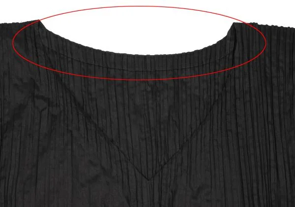 ISSEY MIYAKE Poly Silk Pleated V Back Top  K-154511_014