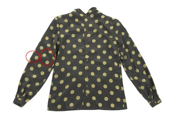 ジョルジオ アルマーニGIORGIO ARMANI シルクドットプリントカシュクールネックシャツ グレーマスタード38 K-154629_010
