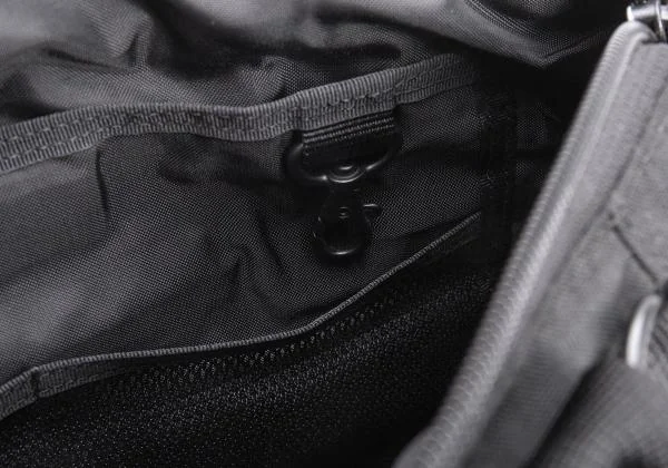 イッセイミヤケメンISSEY MIYAKE MEN メッシュ切替プリーツブリーフケース 黒 K-154699_011