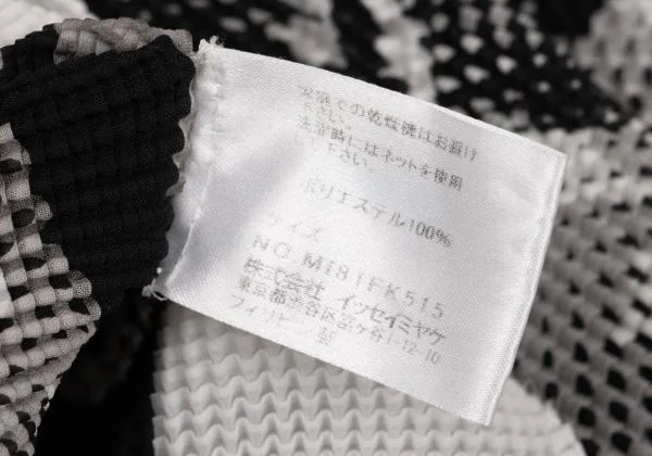 イッセイミヤケ ミーISSEY MIYAKE me グラフィックプリント