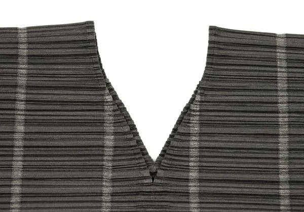 PLEATS PLEASE Striped Pleats V-neck T-shirt K-155775_003
