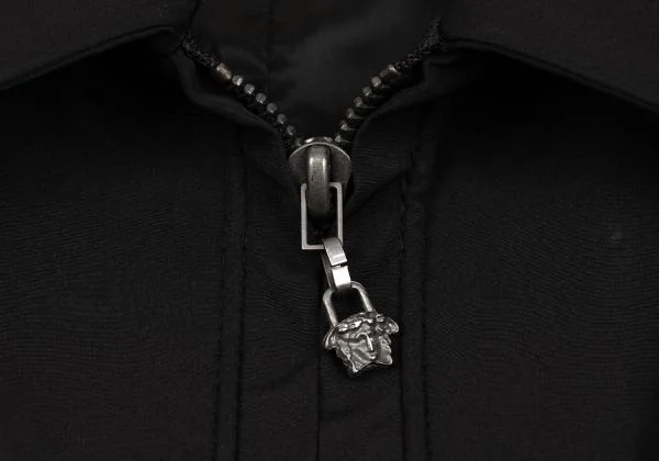 ジャンニヴェルサーチGIANNI VERSACE メデューサジップポリタックブルゾン 黒54 K-155865_004