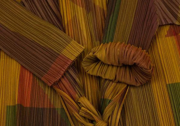 プリーツプリーズPLEATS PLEASE グラフィックプリント七分袖プリーツボタンレスカーディガン 茶カーキ3 K-156611_007