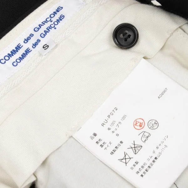 COMME des GARCONS Wool Gaba Tuck Shorts K-157589_014