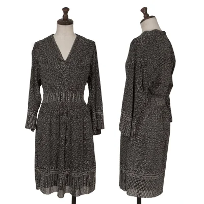 VIVIENNETAM Patterned Switching Mesh V Neck Tunic