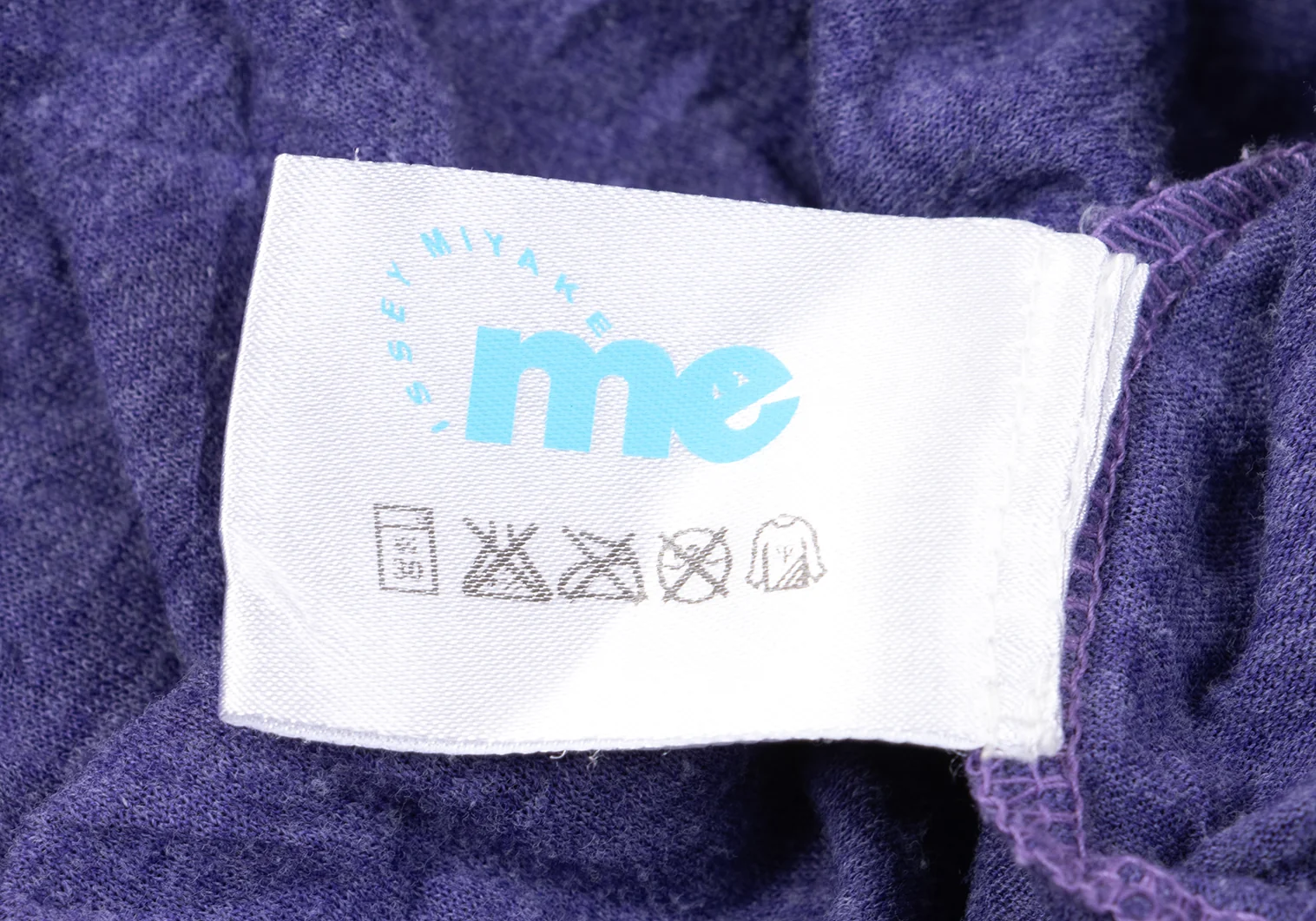 【美品】ISSEY MIYAKE me 半袖Tシャツ シワ加工 イッセイミヤケミーISSEY MIYAKE me シワ加工Vネック半袖Tシャツ