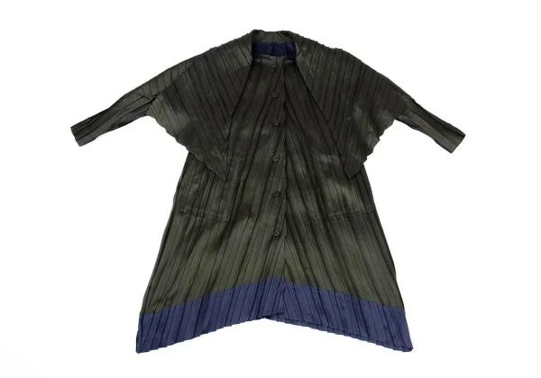 イッセイミヤケISSEY MIYAKE ストールカラーバイカラープリーツコート カーキM位 K-159553_002