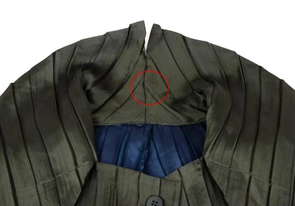 イッセイミヤケISSEY MIYAKE ストールカラーバイカラープリーツコート カーキM位 K-159553_008