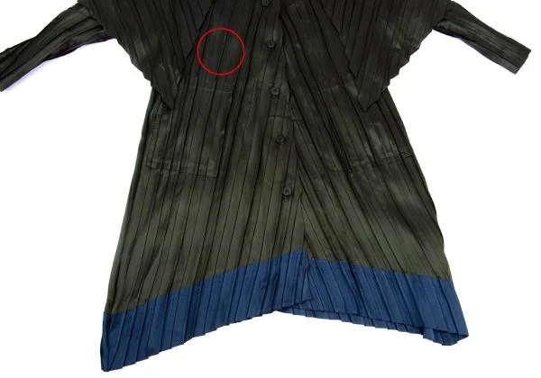 イッセイミヤケISSEY MIYAKE ストールカラーバイカラープリーツコート カーキM位 K-159553_012