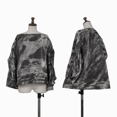 ISSEY MIYAKE Graphic Printed Pleats Flare Top