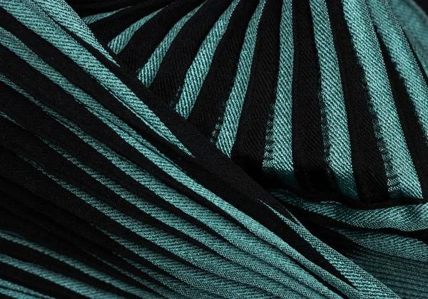 ISSEY MIYAKE 3D Steam Stretch Pleats Stripe Wave Stole K-159907_009